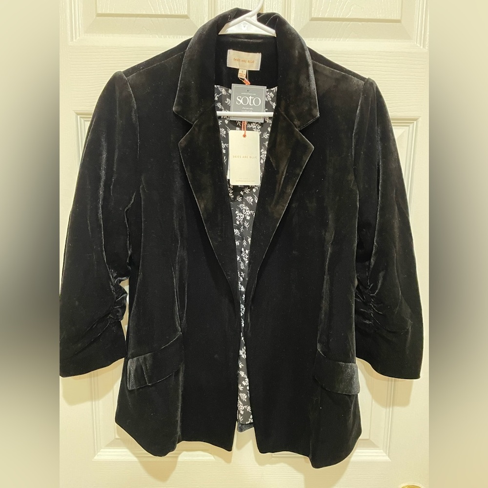 Black velvet mid sleeved jacket, button free, fully lined.